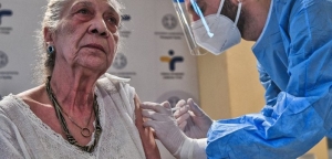 Εμβολιασμοί: Ξεκινούν σήμερα για τα άτομα άνω των 85 ετών – Ποιες είναι οι οδηγίες