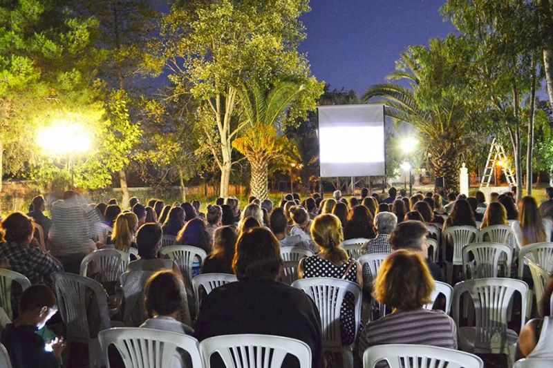 Εθελοντισμός στο Νεοχώρι: θερινό σινεμά στο εγκαταλειμμένο πάρκο