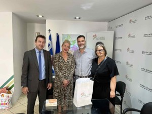 «Νέα Δυτική Ελλάδα»: Παράδοση ειδών παιδικής ένδυσης και εξοπλισμού στις δομές του Δήμου Ναυπακτίας