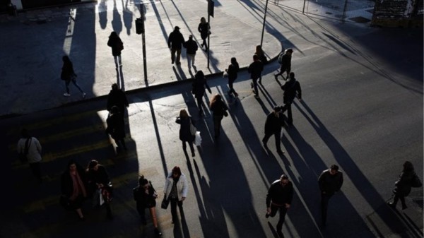 Δημογραφικό: Μόλις το 2,5% των 30ρηδων είναι γονείς – Με εισοδήματα έως 10.000 ευρώ η πλειοψηφία τους