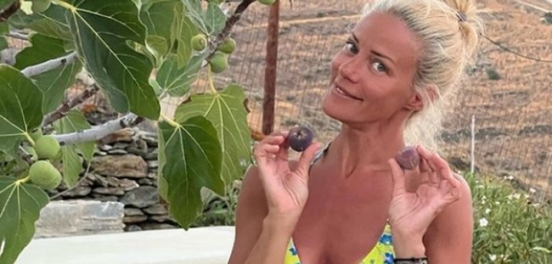 Η Ζέτα Μακρυπούλια μαζεύει σύκα και … κερνάει την πραμάτεια της στο Instagram
