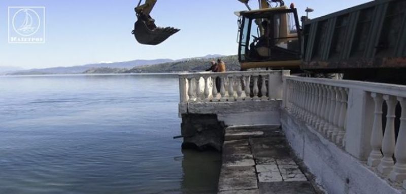 Εργασίες αποκατάστασης στην κεντρική πλατεία της Αμφιλοχίας (VIDEO + ΦΩΤΟ)