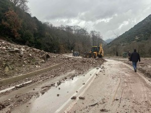 Κακοκαιρία - Αιτωλοακαρνανία: Άνοιξε ο δρόμος Καλλιθέα - Λαμπίρι (vid)