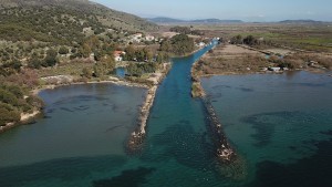 Βαλτί: Η σαγηνευτική γαλήνη του ξεχασμένου παραθαλάσσιου χωριού του Αστακού