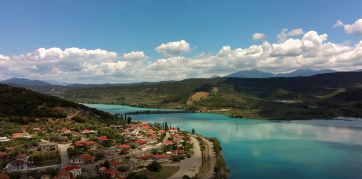 Βίντεο που μαγεύει: Εντυπωσιακά εναέρια πλάνα από την τεχνητή λίμνη Στράτου και το Ματσούκι