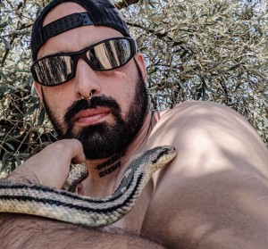 Αβόρανη Αγρινίου: Φίδι - «αγαθό γίγαντα» απελευθέρωσε στη φύση ο Νίκος Πατερέκας - Η διαφορά των ζώων με τους ανθρώπους