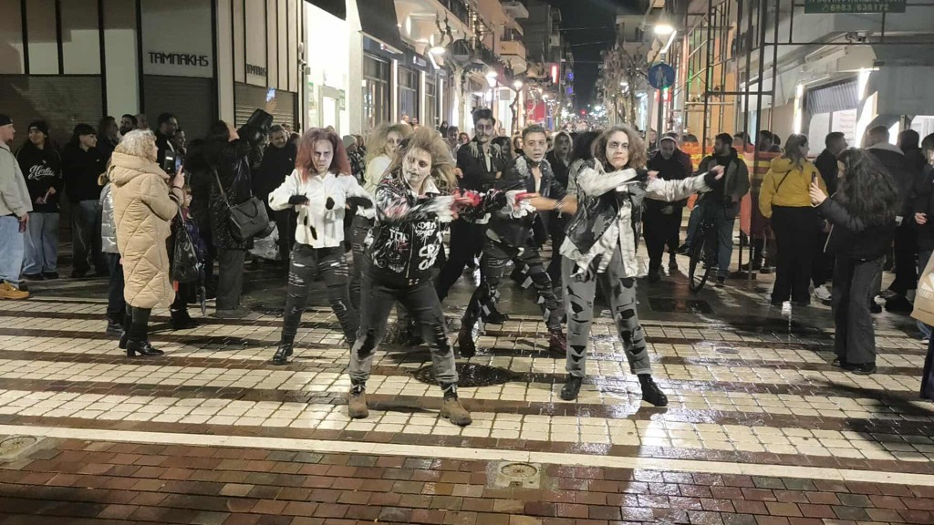 Αγρίνιο: «Shadows on the Street» – Απόκοσμη αποκριάτικη παρέλαση στο κέντρο της πόλης