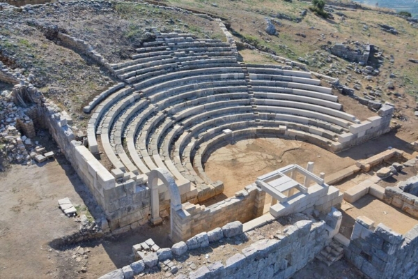 Εθνικό Θέατρο: Παράσταση σε 17 αρχαία θέατρα-διαμάντια, με φυσικό φως και ελεύθερη είσοδο- Και στην Πλευρώνα