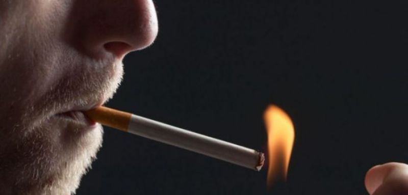 Κάπνισμα &amp; οδήγηση: Πρόστιμα από 1.500 ευρώ και αφαίρεση διπλώματος