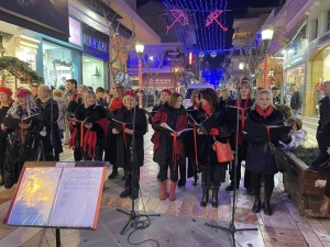 «We wish you a merry Christmas» από τη χορωδία ALLEGRO του Δήμου Αγρινίου (Πεμ 19/12/2024 20:30)