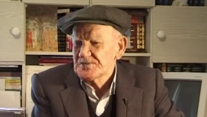 Αγρίνιο: Ο αείμνηστος χαλκουνάς Φάνης Πολίτης – Όταν το Μεγαλοβδόμαδο συνέπιπτε με το φύτεμα του καπνού