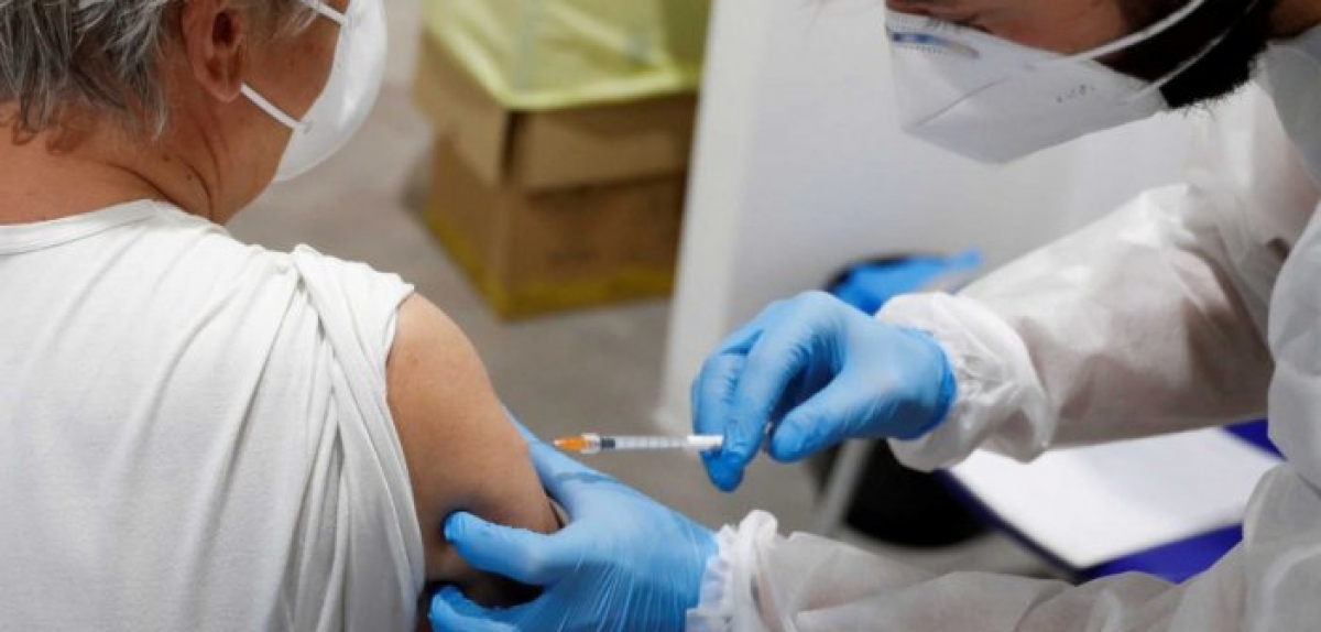 Εμβόλιο κορονοϊού: Ποιοι και πότε θα κάνουν τρίτη δόση στην Ελλάδα