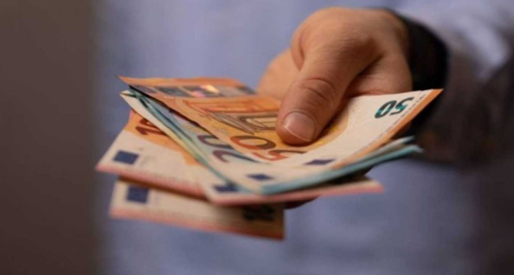 Επίδομα 250 ευρώ: Πότε πληρώνεται και ποιοι συνταξιούχοι θα το λάβουν