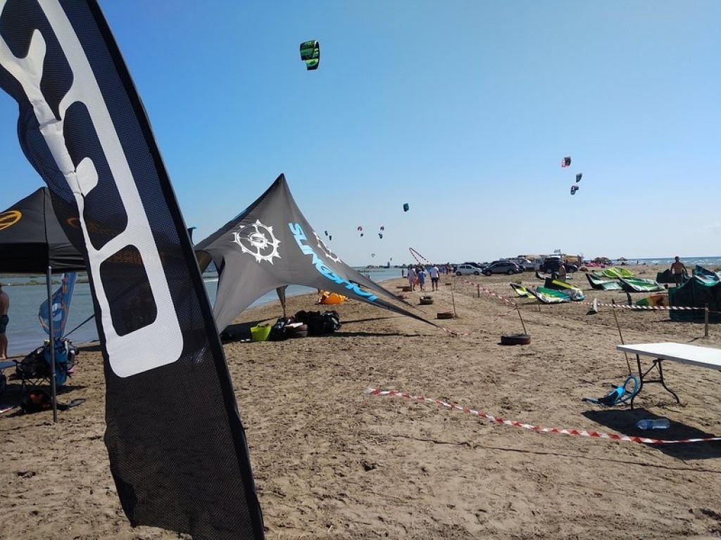Στο Διόνι δεν επιτρέπονται αγώνες Kite Surf, ζητούνται εξηγήσεις από τους αθλητές που συμμετείχαν
