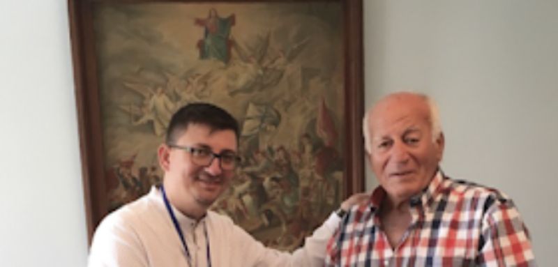 Αστακός: Συμβολική κίνηση του Βαλκανιονίκη σφυροβόλου Γιώργου Λεμονή – Δώρισε στον Δήμαρχο Ξηρομέρου Γ. Τριανταφυλλάκη ένα χρυσό μετάλλιο 40 ετών