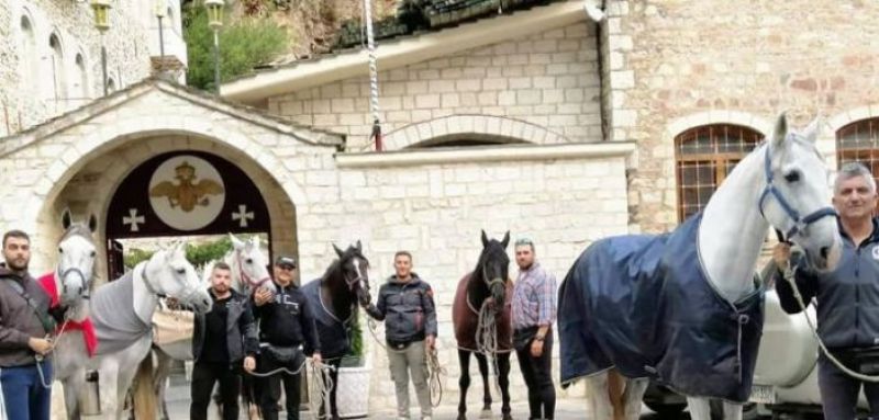 Από την Ναύπακτο στον Προυσό για προσκύνημα με τα άλογα τους
