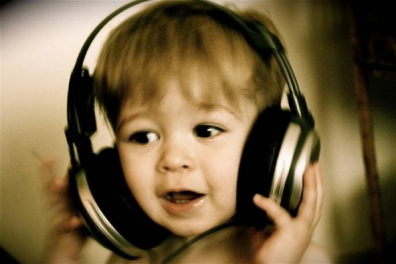 Ποιο είναι το είδος μουσικής που βοηθά στη γλωσσική ανάπτυξη του παιδιού