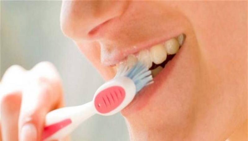 Μειώστε τις πιθανότητες για Αλτσχάιμερ πλένοντας τακτικά τα δόντια σας
