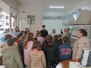 Επίσκεψη μαθητών στο συσσίτιο της Αγίας Τριάδας Αγρινίου