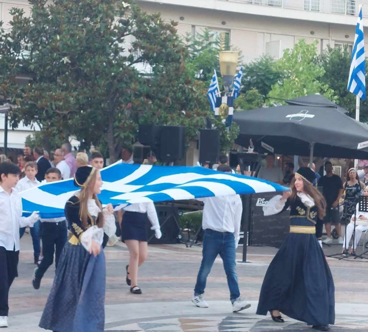 Αγρίνιο: Η παρέλαση και το δρώμενο για την επέτειο της απελευθέρωσης της πόλης (εικόνες - video)