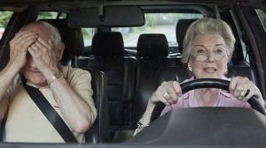 Οι οδηγοί άνω των 74 ετών θα δίνουν εκ νέου για δίπλωμα!