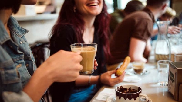 Ζητά έμπειρο υπάλληλο για πλήρες ωράριο, καφέ στο κέντρο του Αγρινίου