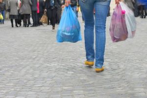 Πότε θα χρεώνονται και πότε όχι οι πλαστικές σακούλες -Οσα πρέπει να ξέρουν οι καταναλωτές
