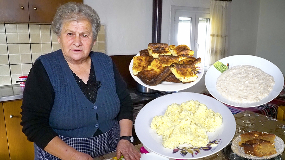 Βίντεο: Το φαγητό των φτωχών. Κλωτσοτύρι με αυγά και τραχανά.