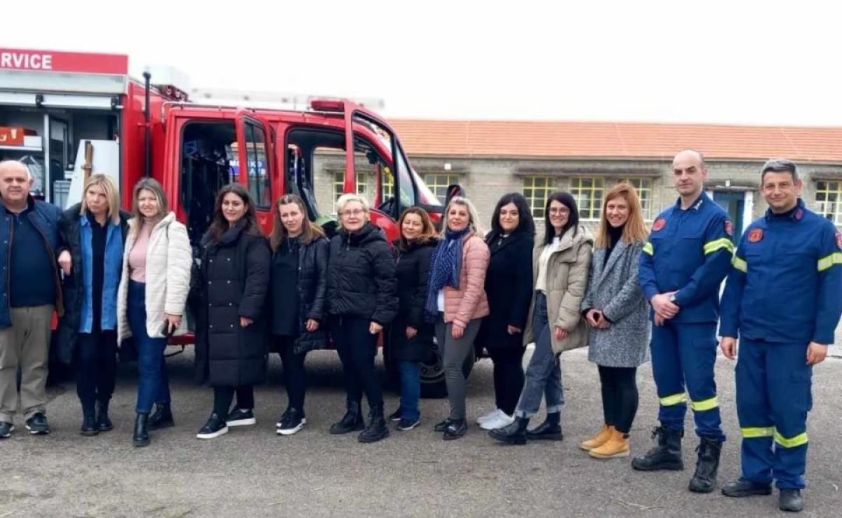 Με πρωτοβουλία του &quot;Συλλόγου Γυναικών Καλυβίων&quot; μαθητές ενημερώθηκαν για την δράση της Πυροσβεστικής