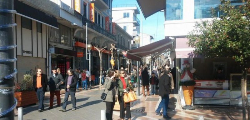 Κοσμοπλημμύρα στο Αγρίνιο – Σφύζει από κόσμο η πόλη – Ανοιχτά πολλά καταστήματα (ΔΕΙΤΕ ΦΩΤΟ)