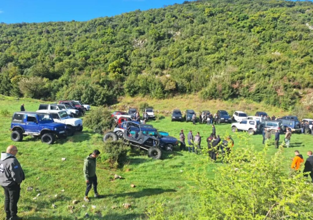 Το Θέρμο «πλημμύρισε» από τετρακίνητα: Επιτυχημένη κοπή πίτας της νεοσύστατης Λέσχης 4×4