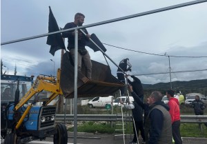 Ο χάρτης με τα μπλόκα σε όλη την Ελλάδα : Νέα κλιμάκωση με αποκλεισμούς λιμανιών