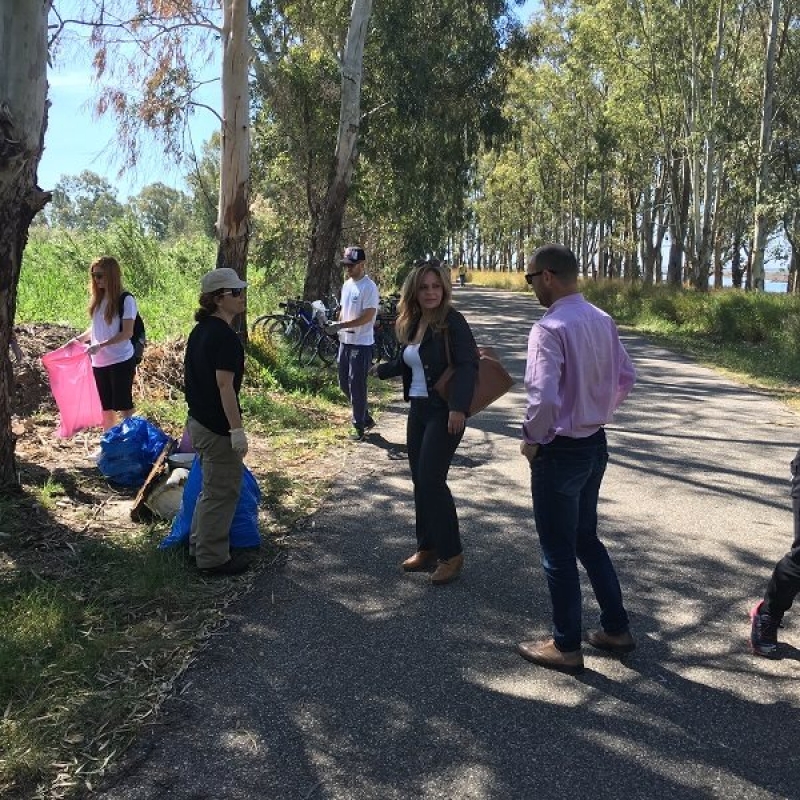 Καθαρίζοντας με εθελοντές το δασάκι της Κλείσοβας