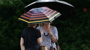 Καιρός: Μίξη με υψηλές θερμοκρασίες, βροχές και καταιγίδες