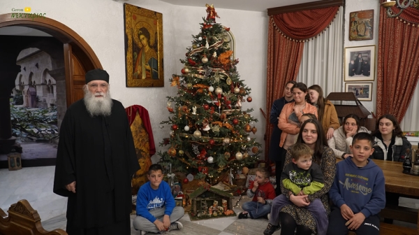 Χριστούγεννα: Τι συμβολίζει το δέντρο; (Γέρων Νεκτάριος Μουλατσιώτης)