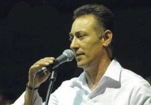 Ο γνωστός τραγουδιστής και δάσκαλος μουσικής Νίκος Φρίντζος στο AgrinioBestOf.gr