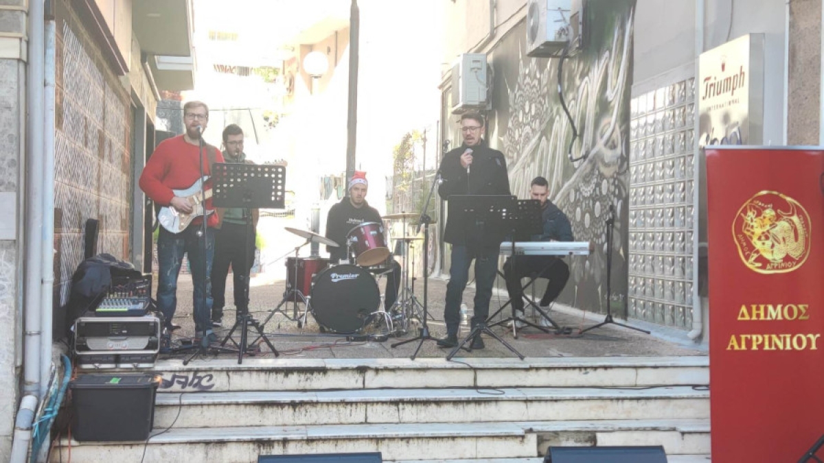 Αγρίνιο: 1ο Christmas Street Music Festival – Όλη η πόλη μία μπάντα (εικόνες)
