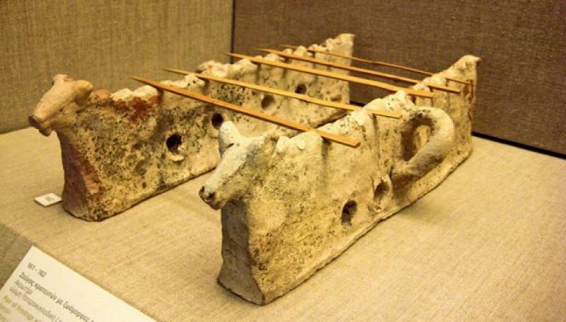 Το σουβλάκι κατάγεται από το Αιγαίο - Το έψηναν σε καλαμάκια στη Σαντορίνη πριν από 6.500 χρόνια!