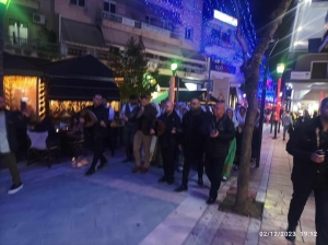 Αγρίνιο – Παγκρήτιος Σύλλογος: Καντάδες και χοροί στο κέντρο της πόλης (εικόνες + video)
