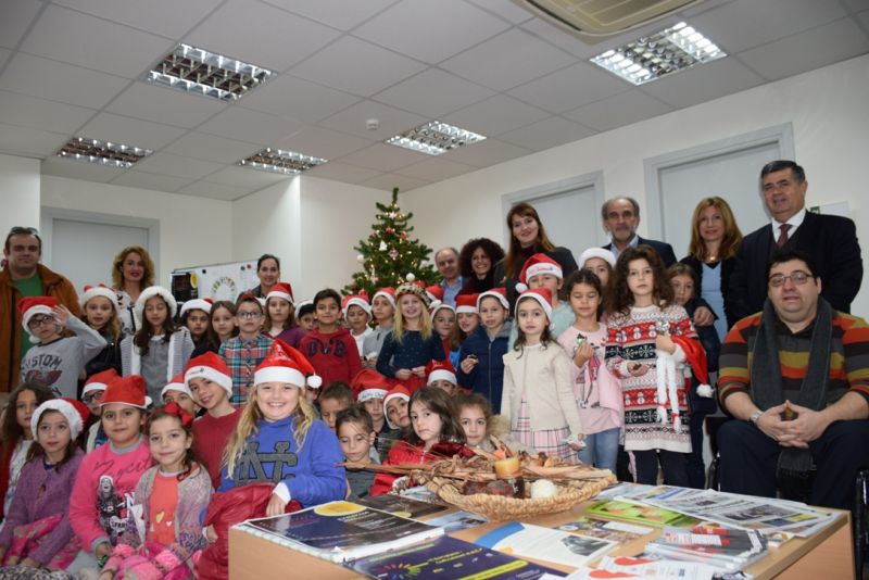 Κάλαντα στον Περιφερειάρχη από τους μαθητές του 45ου Δημοτικού Σχολείου Πατρών