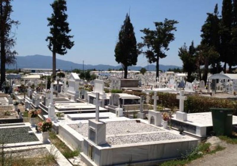 Κορωνοϊός: Κλειστά τα κοιμητήρια την Μεγάλη Παρασκευή (video)