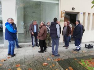 Διαμαρτυρία αγροτών στα γραφεία του ΕΛΓΑ στο Αγρίνιο