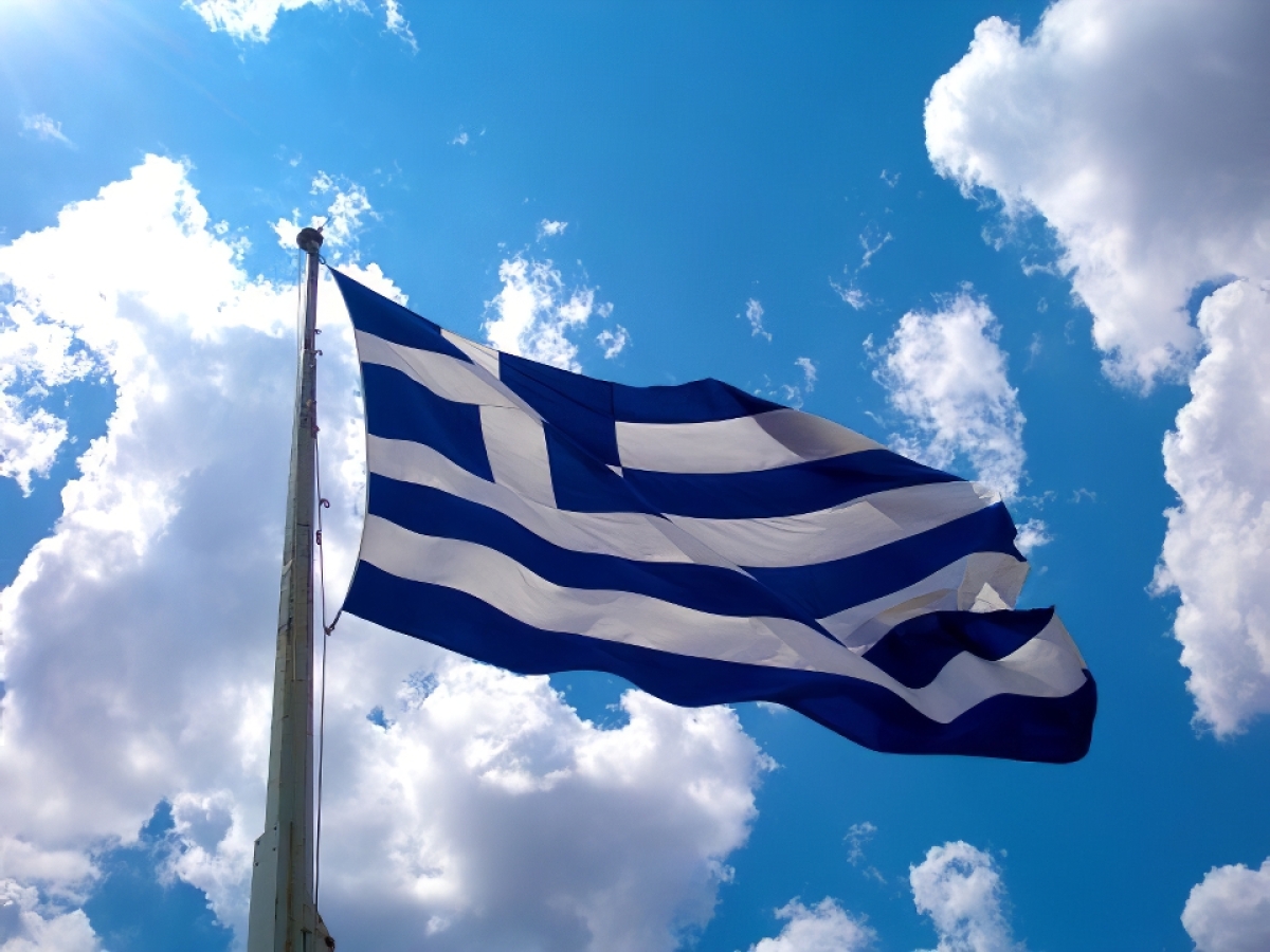 Ένα ποίημα του Ισίδωρου Καρδερίνη, απάντηση για τη ροζ ελληνική σημαία.