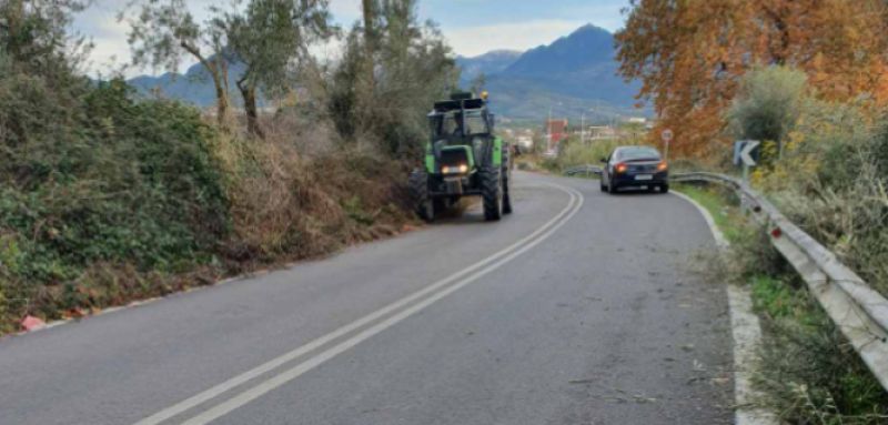 Καθαρισμός κατά μήκος της Ε.Ο Αγρινίου Θέρμου στα Αμπάρια (φωτο)