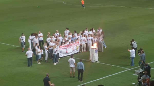 Η «Φλόγα της Αγάπης» στο Αγρίνιο: Το «μήνυμα» του εθελοντισμού εξέπεμψε μέσα από το γήπεδο του Παναιτωλικού