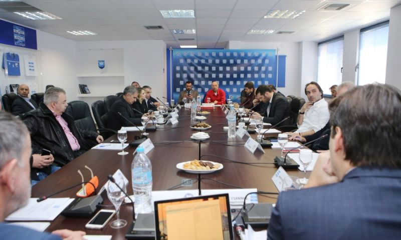 Super League: Δεν ξεκινάει το πρωτάθλημα αν προχωρήσει η αναδιάρθρωση