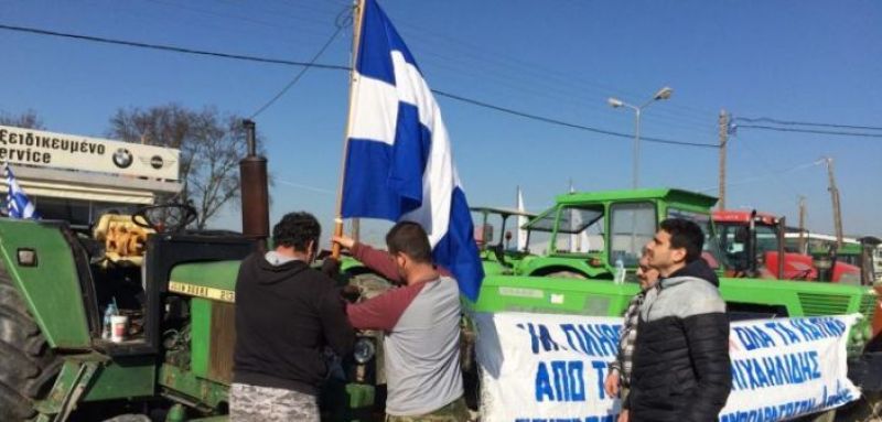 Σε ποιά σημεία έστησαν μπλόκα οι αγρότες στη Δυτική Ελλάδα – Ετοιμάζουν υποδοχή Τσίπρα στην Πάτρα