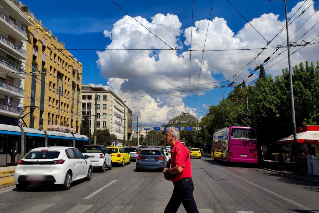 Καιρός: Άνοδος της θερμοκρασίας, χαλάει από την Κυριακή ο καιρός