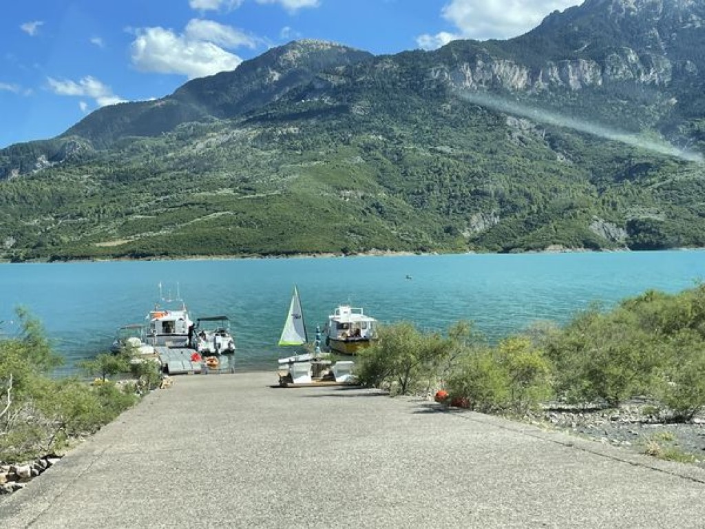 Μεγαλώνει η απήχηση για τις δωρεάν περιηγήσεις στη λίμνη των Κρεμαστών