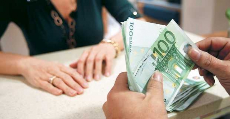 Ποιες είναι οι αλλαγές στο συνταξιοδοτικό δημοσίων και δημοτικών υπαλλήλων (πινάκες)